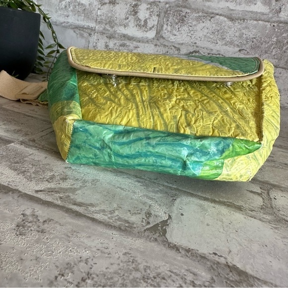 UPFUSE Candy Waist Bag made of 15 recycled plastic bottles Fanny‎ Pack Yellow - Picture 3 of 9